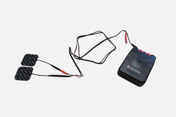 přístroj připojený k elektrodám